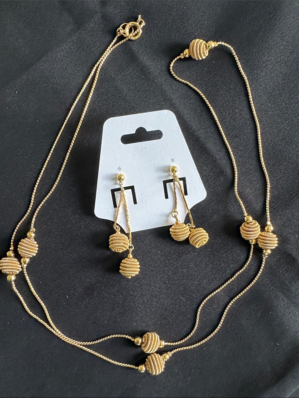 Vintage EUC goldtone wire coil station necklace w/ pierced earrings set